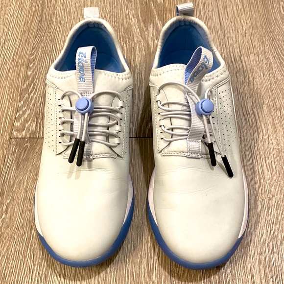 Clove shoes designed for healthcare workers - Picture 2 of 7